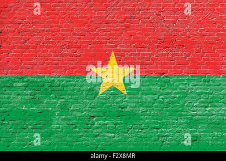 Burkina Faso - Nationalflagge auf Ziegelmauer Stockfoto