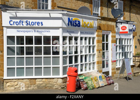 Nisa Local Store, Bestände Hill, Silverstone, Northamptonshire, England, Vereinigtes Königreich Stockfoto