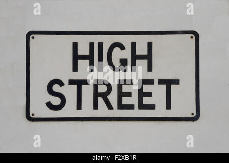 Straßenschild an Wand, High Street, Silverstone, Northamptonshire, England, Vereinigtes Königreich Stockfoto