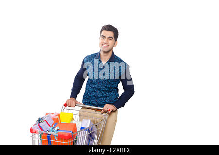 1 indische erwachsenen Mannes Diwali Festival Trolley Fülle Geschenk einkaufen Stockfoto