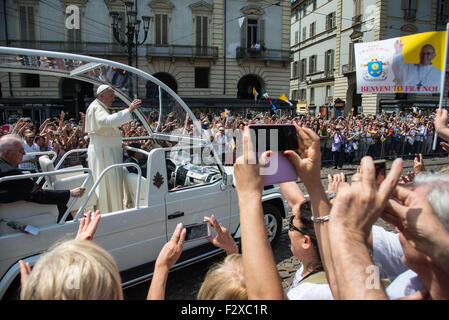 Turin, Italien. 21. Juni 2015. Papst-Papa-Francesco Besuch in Turin, Italien, Juli 2015 © Ron Levy/ZUMA Draht/Alamy Live News Stockfoto