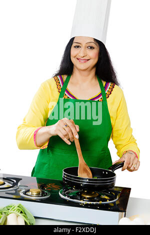 1 indische erwachsenen Frau Hausfrau Küche kochen Stockfoto