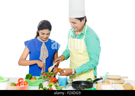 2 indische Vater und Tochter Küche kochen Stockfoto