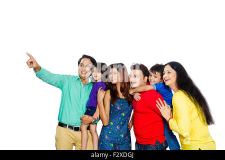 indische Gruppe gemeinsame Familie Finger deutete gestikulieren Stockfoto