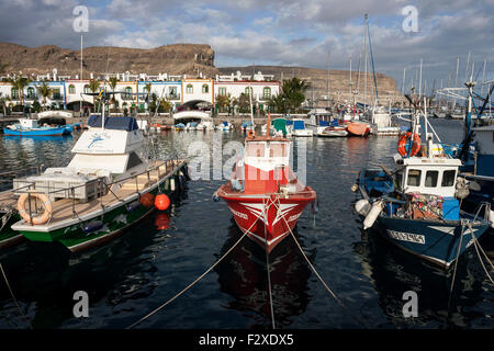 Angelboote/Fischerboote in den Hafen Puerto de Mogan, Gran Canaria, Kanarische Inseln, Spanien Stockfoto