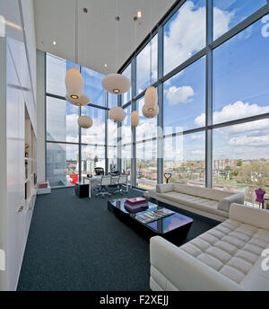 BÃ¼ro. Net-a-Porter-Büros im Westfield Centre, London, Vereinigtes Königreich. Architekt: Studiofibre, 2014. Stockfoto