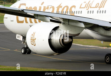 Emirates Boeing777 (A6-EBO) am Flughafen Birmingham, UK Stockfoto