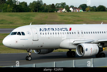 Air France Airbus A320 (F-HEPA) am Flughafen Birmingham, UK Stockfoto