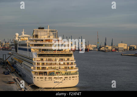 Kreuzfahrtschiffes AIDAmar, Ankern, Hafen, Hamburg, Deutschland Stockfoto