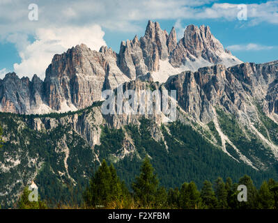 Blick vom Berg Nuvolau in Richtung Rock-Gruppe Lastoi di Formin, Giau Pass, Croda di Lago hinter, 2709 m, Ampezzaner Dolomiten Stockfoto