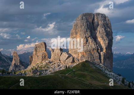 Fünf Türme in den Abend Licht, Cinque Torri, Klettern Felsen, Dolomiten, Alpen, Provinz Belluno, Region Venetien, Veneto Stockfoto