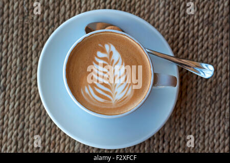 Cappuccino mit Milchschaum, Latte Art, Rosetta, Deutschland Stockfoto