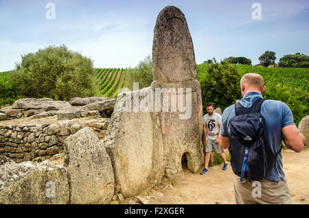 Italien-Sardinien-Grab des Riesen Coddu Vecchiu Arzachena Olbia-Tempio Stockfoto