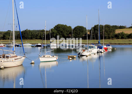 Segelboote vor Anker am Rivière du Vincin, Presqu'ile de Conleau, Vannes, Morbihan, Bretagne, Frankreich Stockfoto