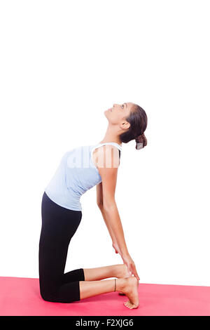 1 indische erwachsenen Frau Yoga Stretching Stockfoto