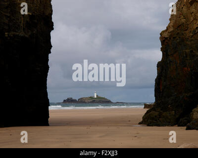 Leuchtturm von Godrevy vom Strand bei Gwithian, Cornwall, UK Stockfoto