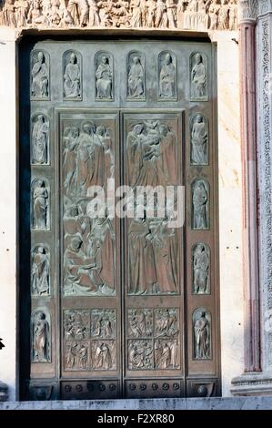 zentralen Bronzetür, Duomo di Siena, Dom von Siena, Porta della Riconoscenza Stockfoto