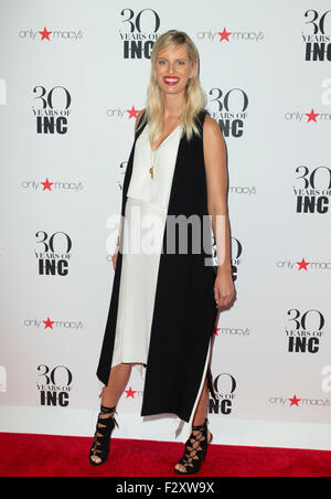 New York, NY - 10. September 2015: Karolina Kurkova besucht Heidi Klum & Gabriel Aubry Feier des INC 30th Anniversary Collection auf der IAC Building Stockfoto