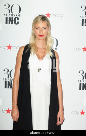 New York, NY - 10. September 2015: Karolina Kurkova besucht Heidi Klum & Gabriel Aubry Feier des INC 30th Anniversary Collection auf der IAC Building Stockfoto