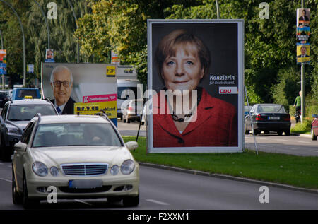 Wahlplakate Zur Bundestagswahl 2013: Angela Merkel, Rainer Bruederle 13. September 2013, großen Stern, Berlin-Tiergarten. Stockfoto