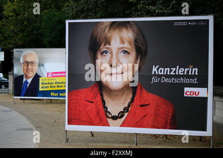 Wahlplakate Zur Bundestagswahl 2013: Rainer Bruederle, Angela Merkel, 13. September 2013, großen Stern, Berlin-Tiergarten Stockfoto