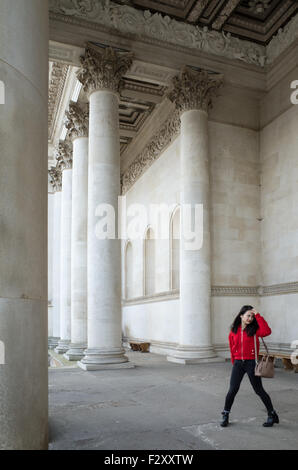 Vordere Außenseite des Fitzwilliam Museum, die Universität Cambridge (England) Museum für Kunst und Antiquitäten. Stockfoto