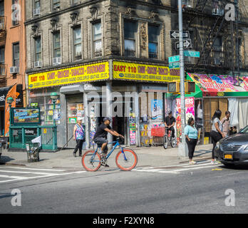 Bodega im Stadtteil East Harlem in New York auf Samstag, 19. September 2015. (© Richard B. Levine) Stockfoto