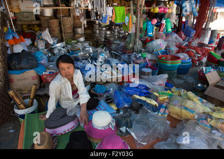 Ethnischen Hmong-Stamm, Einkaufen bei Muong Hum Markt, Vietnam. Stockfoto