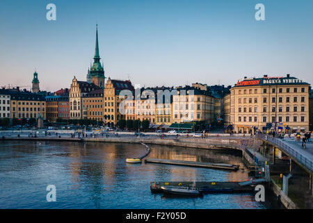 Blick auf Galma Stan von Slussen in Sodermalm, Stockholm, Schweden. Stockfoto