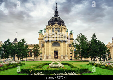 Die berühmte Szechenyi thermische Bäder, Spa und Swimming Pool Inin der Budapest-Ungarn Stockfoto