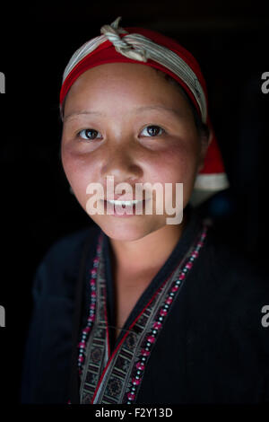 "Red Dzao" der ethnischen Hmong-Stamm im nördlichen Vietnam. Stockfoto
