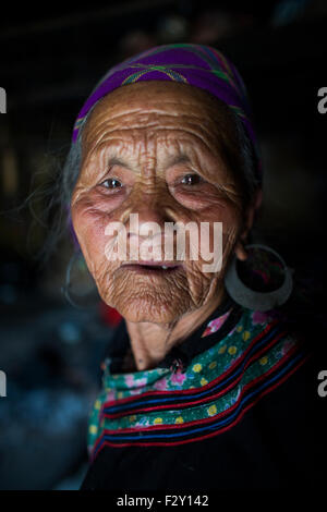 Ethnische "Black Hmong"-Stamm in Nord-Vietnam. Stockfoto