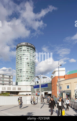 Die Skyline von Birmingham vom Eingang des Birmingham Grand Central Shopping Centre und Bahnhof New Street, Birmingham, England Stockfoto