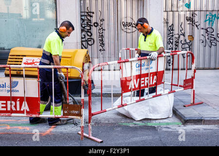 Madrid Spanien, Hispanic Salamanca, Recoletos, Canal de Isabel II, CYII, Wasser und Abwasser, Versorgungsunternehmen, öffentliche Arbeiten, Infrastruktur, Arbeiter, Arbeit, Presslufthammer, Werkzeug, Hispani Stockfoto