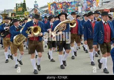 Musik-Band auf dem Oktoberfest in München Stockfotografie ...