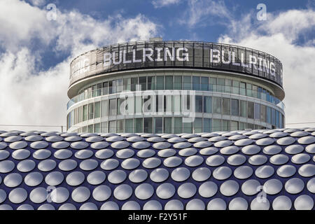 Die Spitze der Rotunde erhebt sich über Selfridges-Kaufhaus, das Bullring Shopping Centre, Birmingham, England, UK Stockfoto