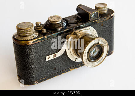 Dieser Jahrgang 35mm Leica Ia-Kamera ist ein historisches Symbol und hat seit Jahrzehnten von Reportern und Straßenfotografen verwendet Stockfoto