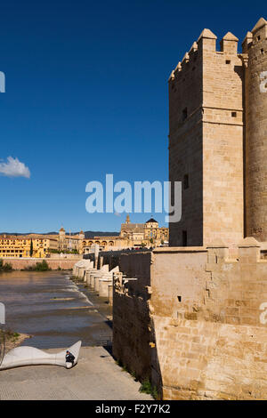 Calahorra Turm römischen Brücke Moschee Mezquita Kathedrale Guadalquivir Fluss Cordoba Andalusien Spanien Stockfoto