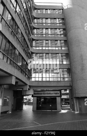 Das Barbican Centre ist eine Modell-Community in der City of London, wo Benedict Cumberbatch derzeit in Hamlet Hauptrolle ist. Stockfoto