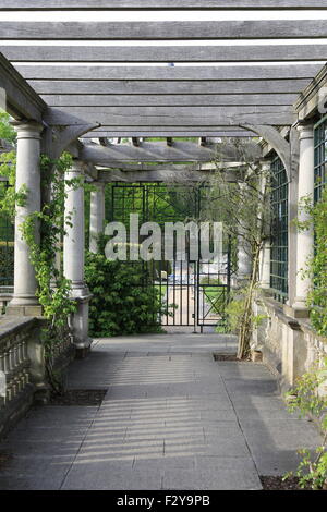 Hampstead Heath Erweiterung, Pergola & Iverforth House, London Stockfoto