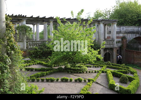 Hampstead Heath Erweiterung, Pergola & Iverforth House, London Stockfoto