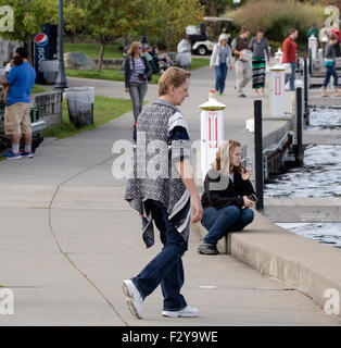 Touristen am Ende des Lake George New York USA uns Amerika Adirondack State Park Adirondacks. Stockfoto