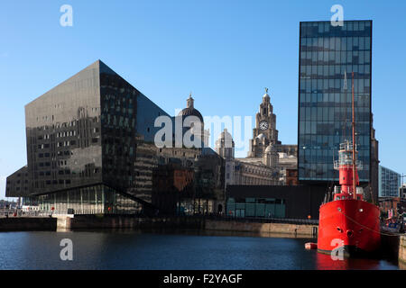 Eine Weitwinkelaufnahme Liverpool Skyline an einem hellen sonnigen Nachmittag im Spätsommer.  Liverpool, Merseyside, UK Stockfoto