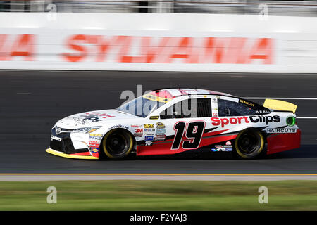 Loudon, NH USA. 25. Sep 2015. Sprint-Cup-Serie-Fahrers Carl Edwards (19) fährt in der Qualifikation für das Rennen der NASCAR Sprint Cup Series Sylvania 300 auf dem New Hampshire Motor Speedway, in Loudon, New Hampshire. Edwards beendete qualifying in den 1. Platz für das Rennen am Sonntag. Eric Canha/CSM/Alamy Live-Nachrichten Stockfoto