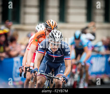 Richmond, Virginia, USA. 25. Sep 2015. Franck Bonnamour von Frankreich führt die Packung um den 10-Meilen-Kurs Freitag, 25. September 2015 im U23-Rennen auf die UCI Straßen Rad-WM in Richmond, Virginia, Vereinigte Staaten von Amerika. Bildnachweis: Sean Meyers/ZUMA Draht/Alamy Live-Nachrichten Stockfoto