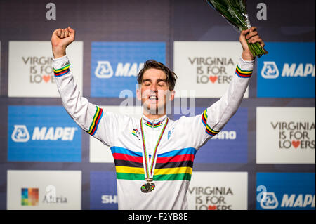 Richmond, Virginia, USA. 25. Sep 2015. Frankreichs Kevin Ledanois trägt das WM-Trikot nach dem Gewinn der U23-Rennen Freitag, 25. September 2015 in die UCI Straßen Rad-WM in Richmond, Virginia, Vereinigte Staaten von Amerika. Bildnachweis: Sean Meyers/ZUMA Draht/Alamy Live-Nachrichten Stockfoto