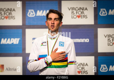 Richmond, Virginia, USA. 25. Sep 2015. Frankreichs Kevin Ledanois trägt das WM-Trikot nach dem Gewinn der U23-Rennen Freitag, 25. September 2015 in die UCI Straßen Rad-WM in Richmond, Virginia, Vereinigte Staaten von Amerika. Bildnachweis: Sean Meyers/ZUMA Draht/Alamy Live-Nachrichten Stockfoto