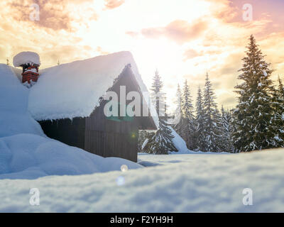 Winter Ferienhaus in Slowenien Alpen-Europa Stockfoto