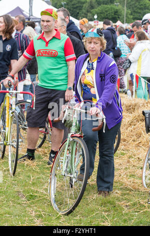 Eroica ist ein Vintage Radsport-Event in Bakewell in Derbyshire statt.  Neben dem Radfahren gibt es verschiedene Wettbewerbe. Stockfoto