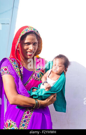 1 indische ländlichen Dorfbewohner Eltern und Kinder Pflege Stockfoto